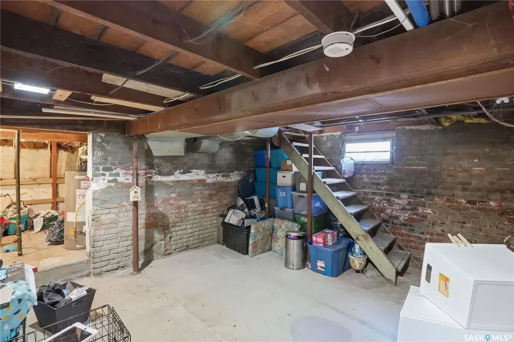 2512 Garnet Street Regina SK S4T 3A4