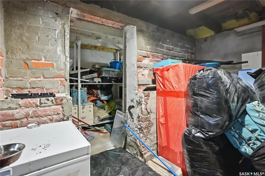 2512 Garnet Street Regina SK S4T 3A4