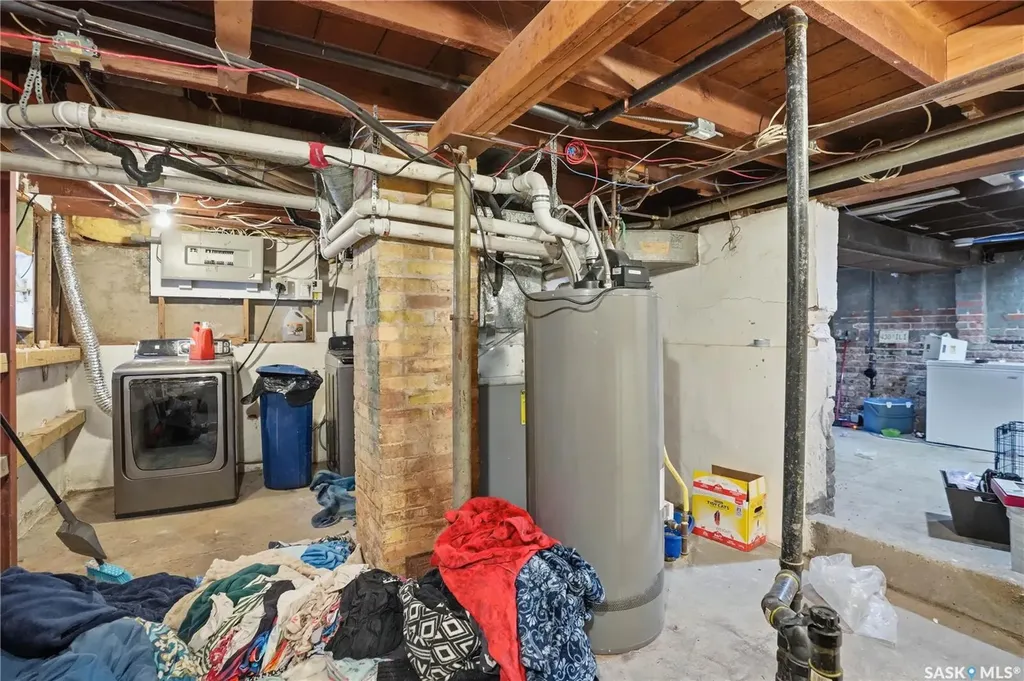 2512 Garnet Street Regina SK S4T 3A4