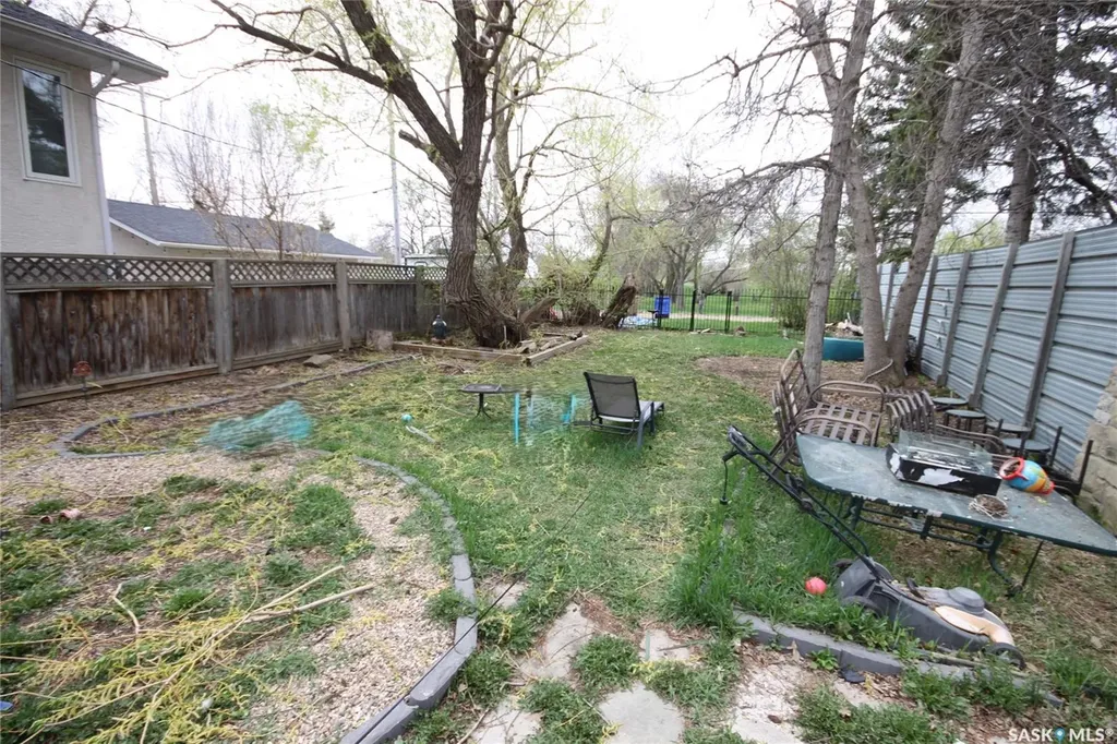 2512 Garnet Street Regina SK S4T 3A4