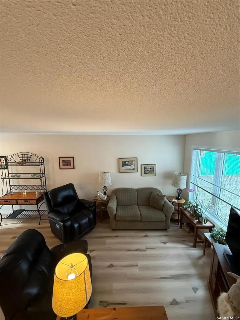 425 Y Avenue S Saskatoon SK S7M 3J8