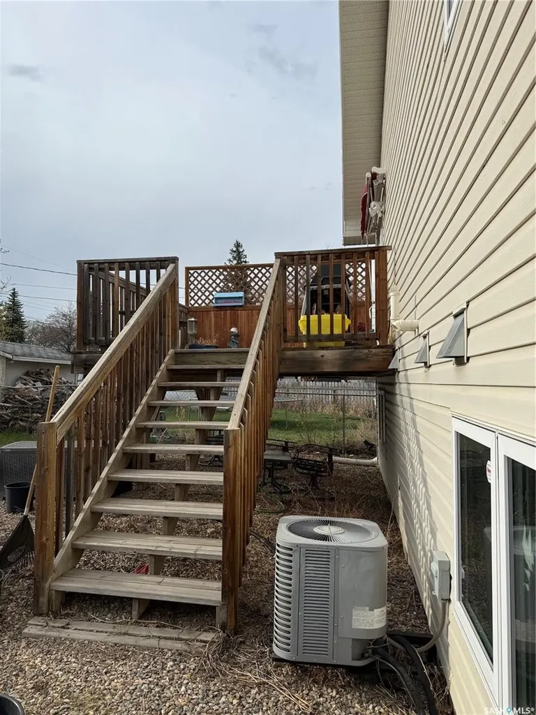 425 Y Avenue S Saskatoon SK S7M 3J8