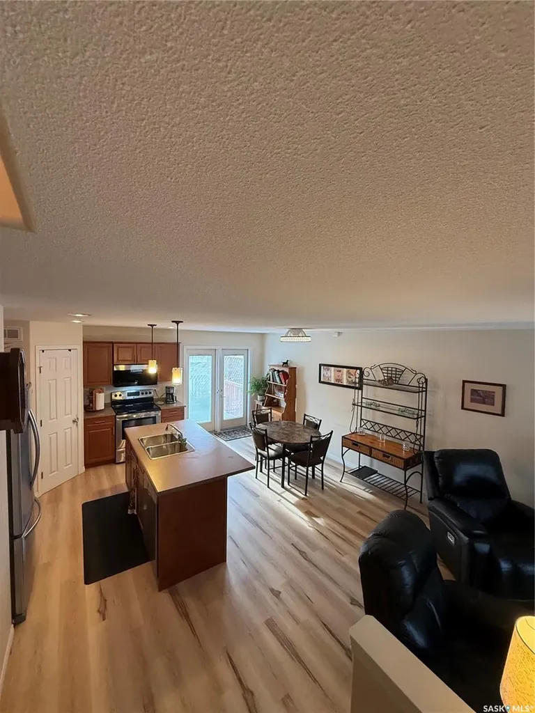 425 Y Avenue S Saskatoon SK S7M 3J8