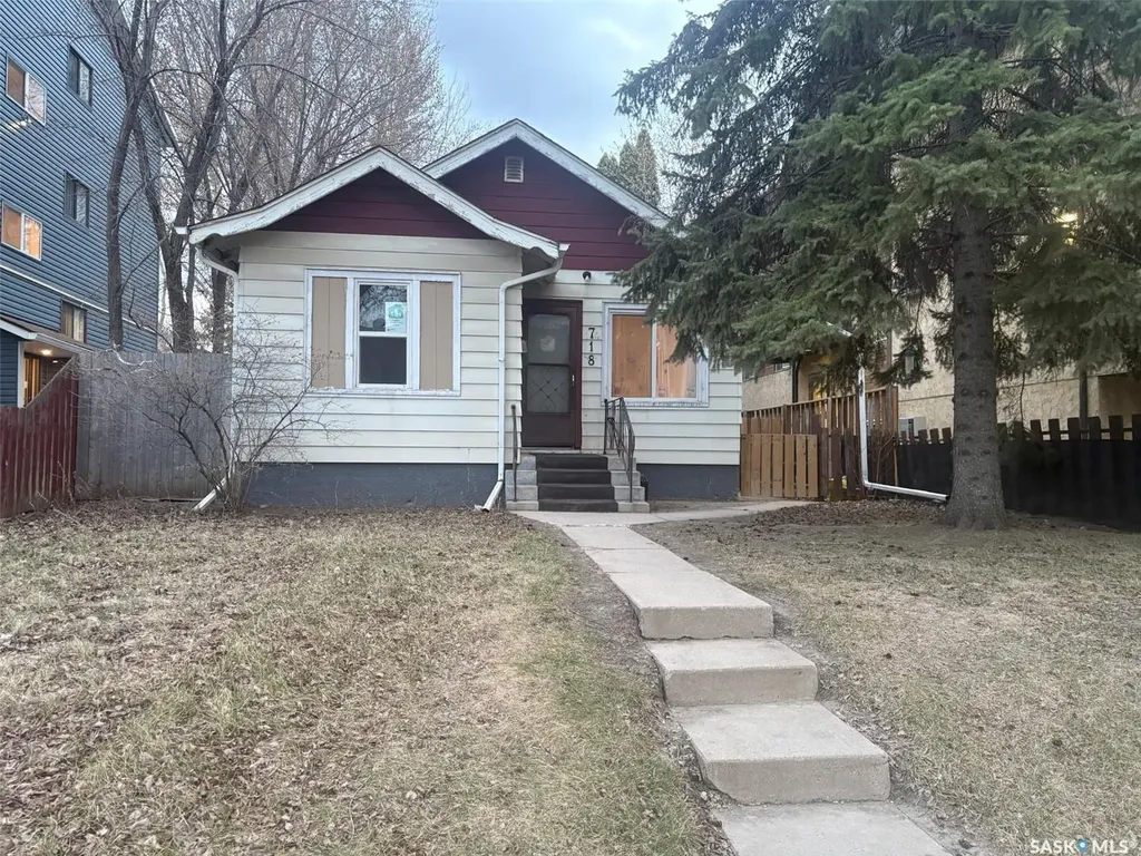 718 8th Street E Saskatoon SK S7H 0R3