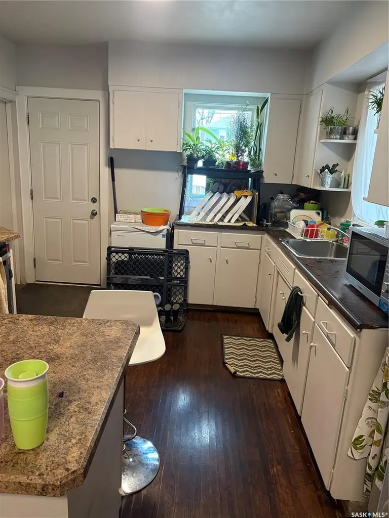 718 8th Street E Saskatoon SK S7H 0R3