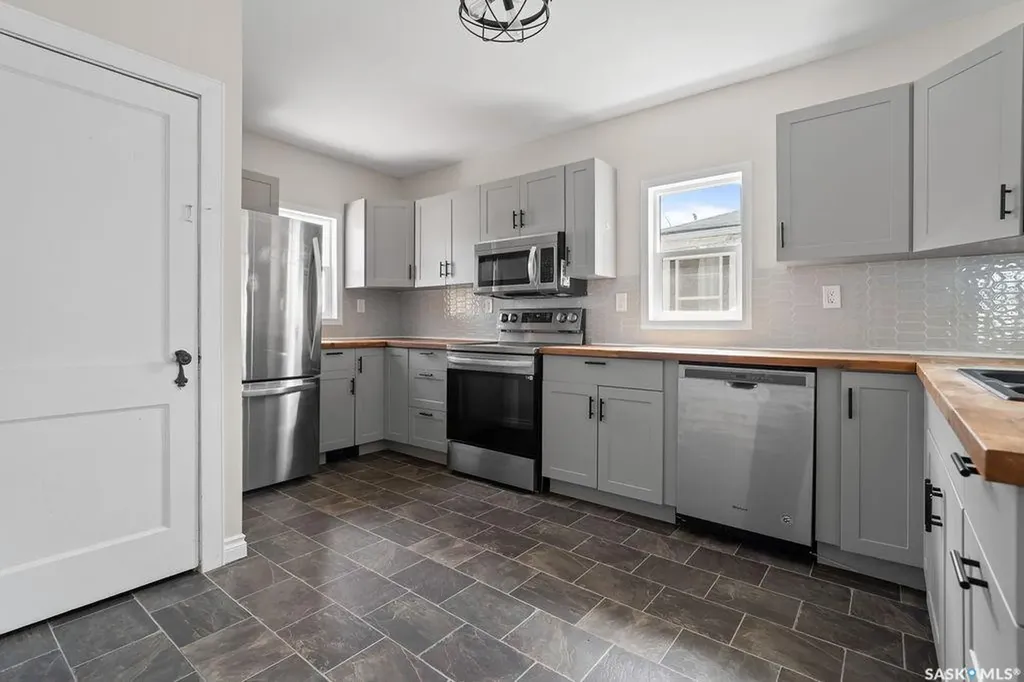 1171 Montague Street Regina SK S4T 3H8