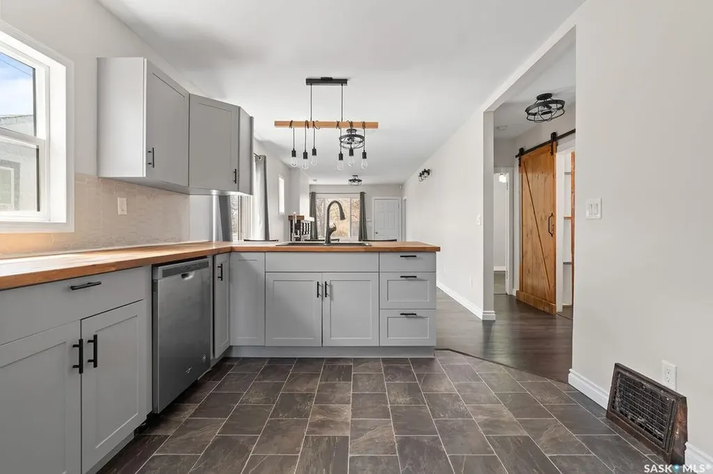 1171 Montague Street Regina SK S4T 3H8