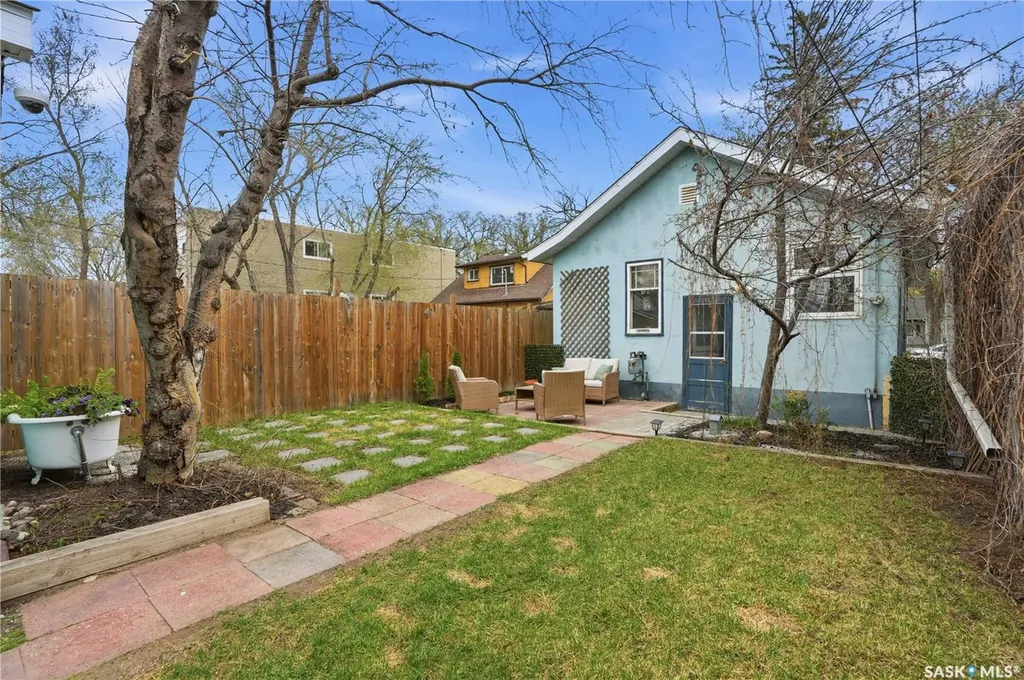 815 4th Avenue N Saskatoon SK S7K 2N3