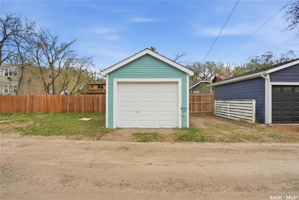 815 4th Avenue N Saskatoon SK S7K 2N3