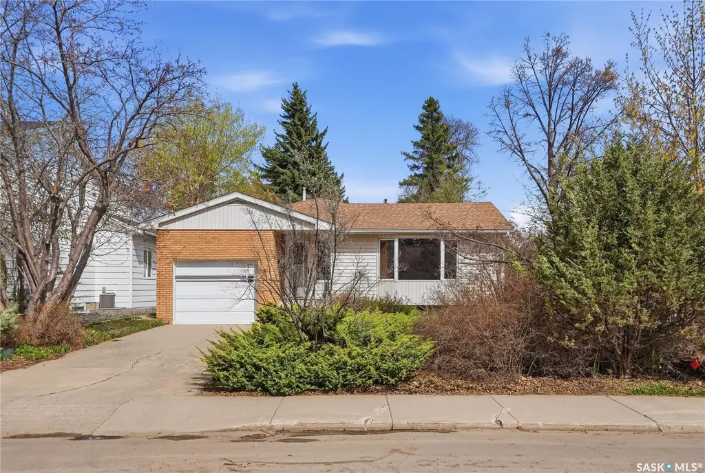 517 Copland Crescent Saskatoon SK S7H 2Z4