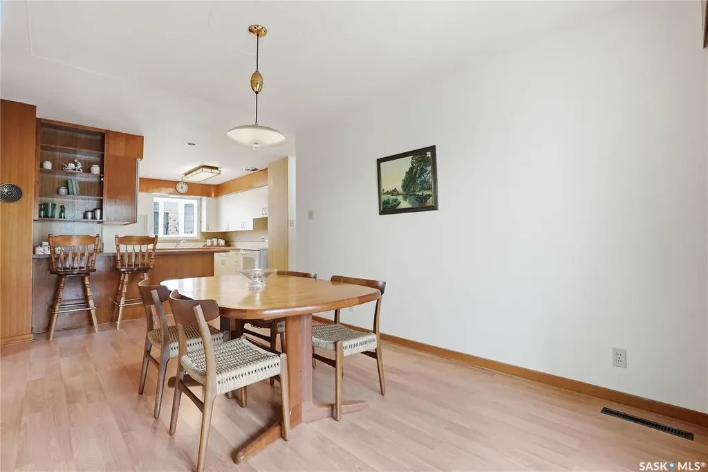 517 Copland Crescent Saskatoon SK S7H 2Z4