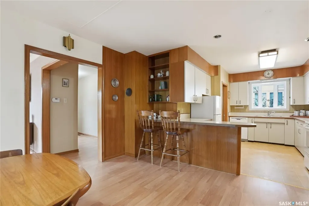 517 Copland Crescent Saskatoon SK S7H 2Z4