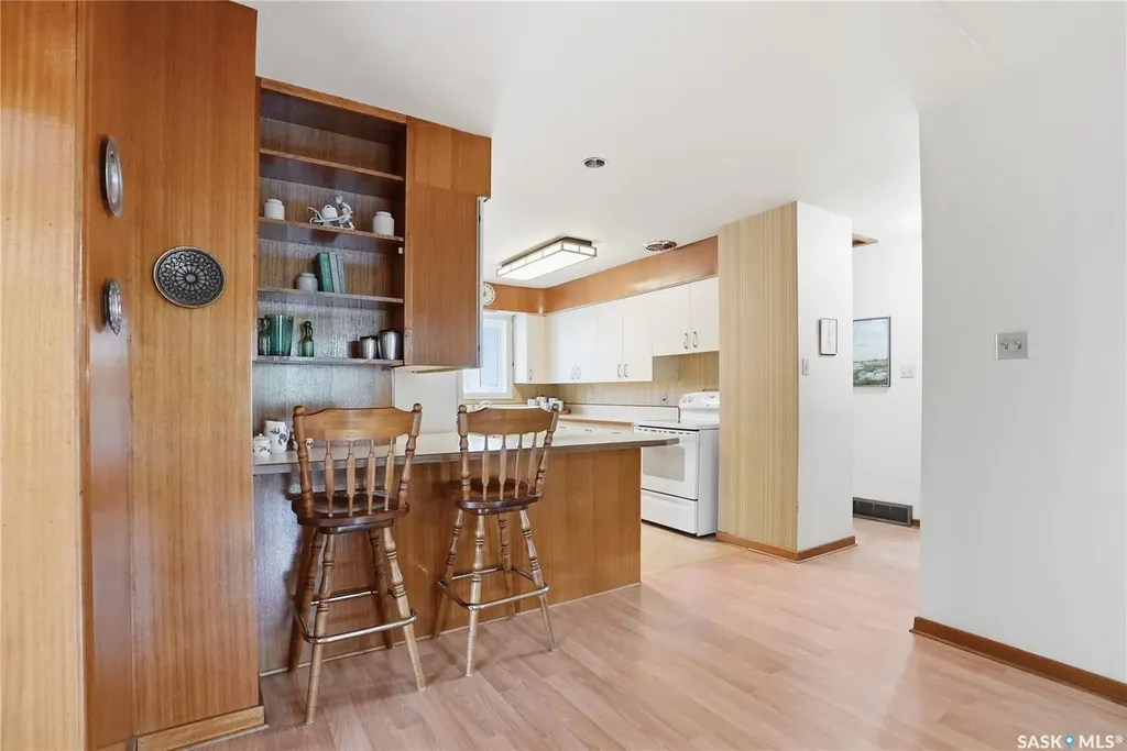 517 Copland Crescent Saskatoon SK S7H 2Z4