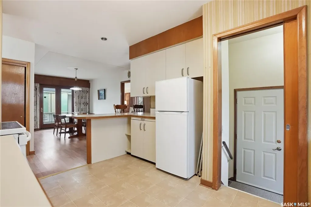 517 Copland Crescent Saskatoon SK S7H 2Z4