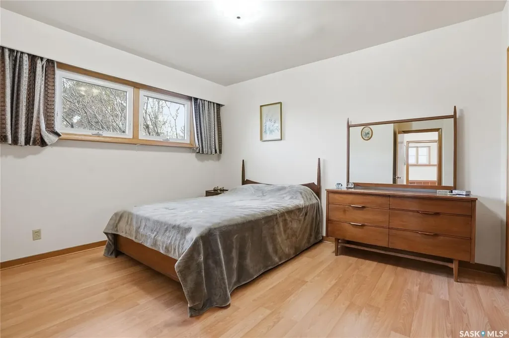 517 Copland Crescent Saskatoon SK S7H 2Z4