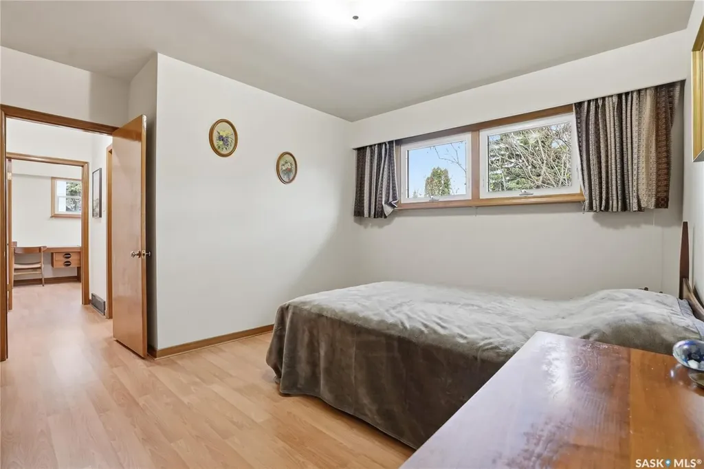 517 Copland Crescent Saskatoon SK S7H 2Z4