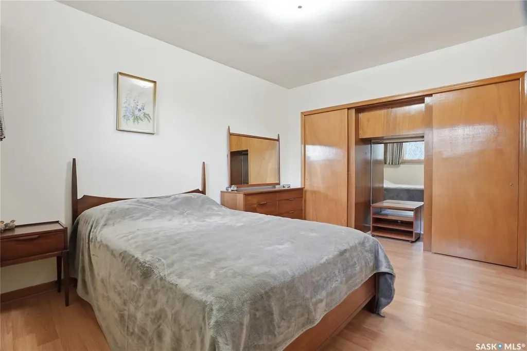 517 Copland Crescent Saskatoon SK S7H 2Z4