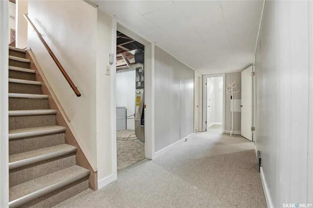 517 Copland Crescent Saskatoon SK S7H 2Z4