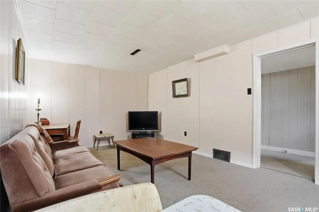 517 Copland Crescent Saskatoon SK S7H 2Z4