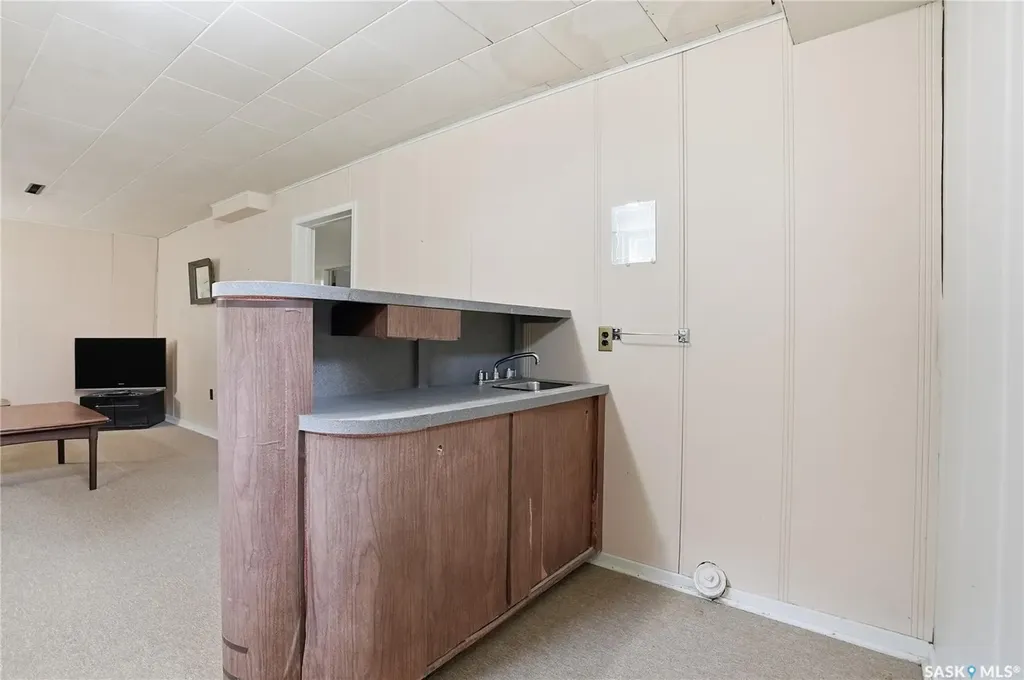517 Copland Crescent Saskatoon SK S7H 2Z4