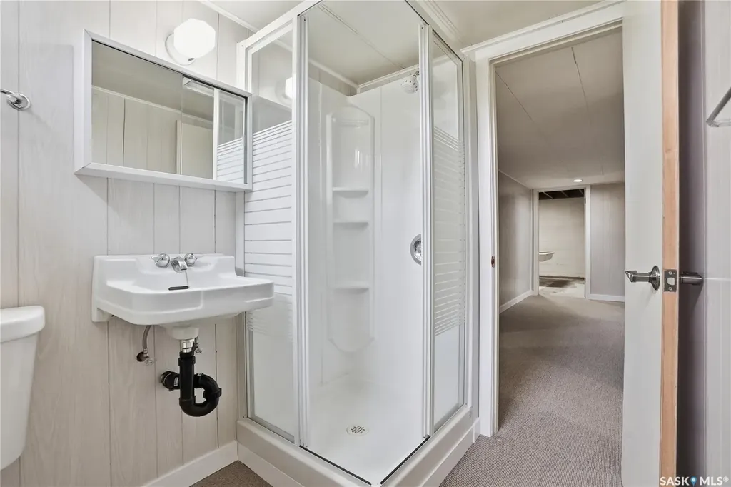 517 Copland Crescent Saskatoon SK S7H 2Z4