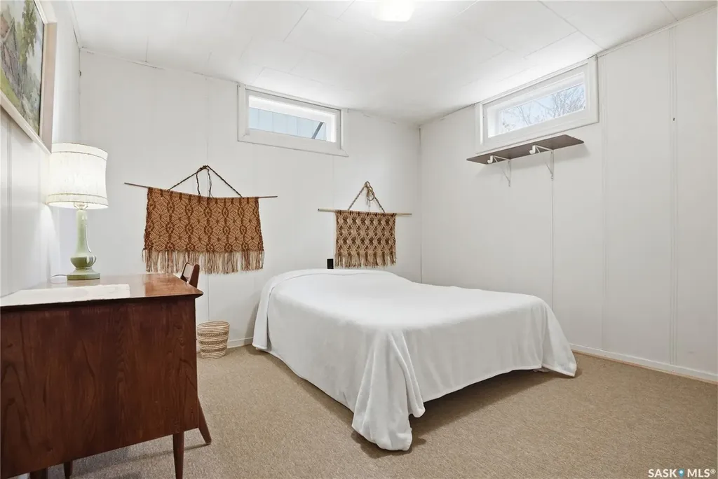 517 Copland Crescent Saskatoon SK S7H 2Z4