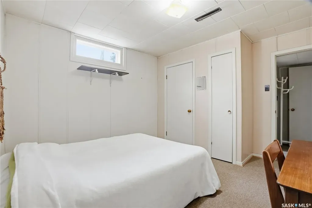 517 Copland Crescent Saskatoon SK S7H 2Z4