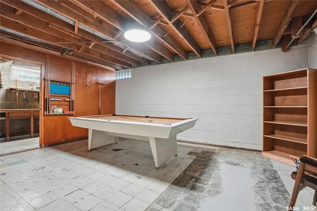 517 Copland Crescent Saskatoon SK S7H 2Z4
