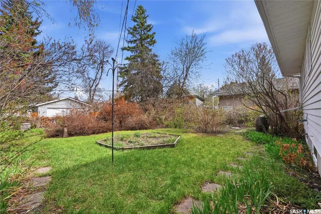 517 Copland Crescent Saskatoon SK S7H 2Z4