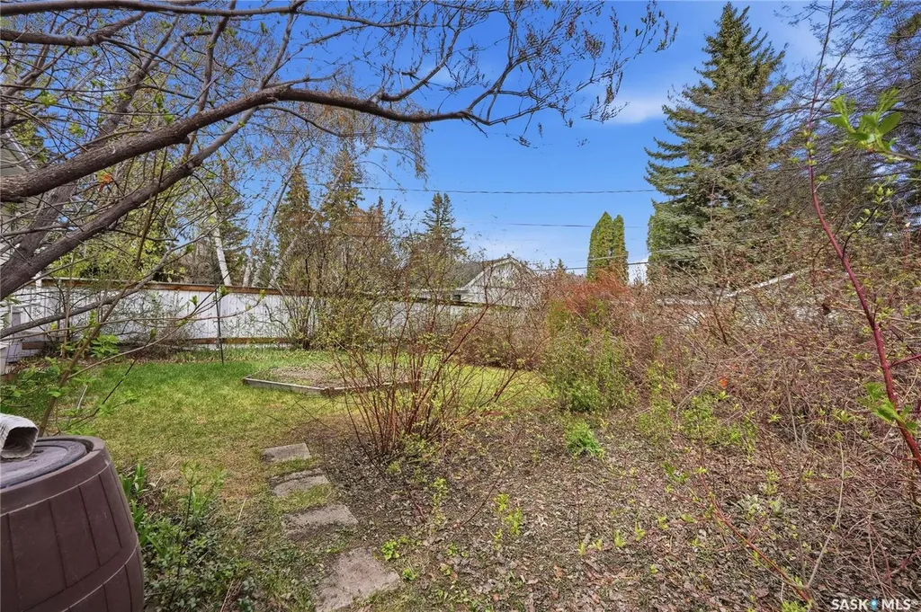 517 Copland Crescent Saskatoon SK S7H 2Z4