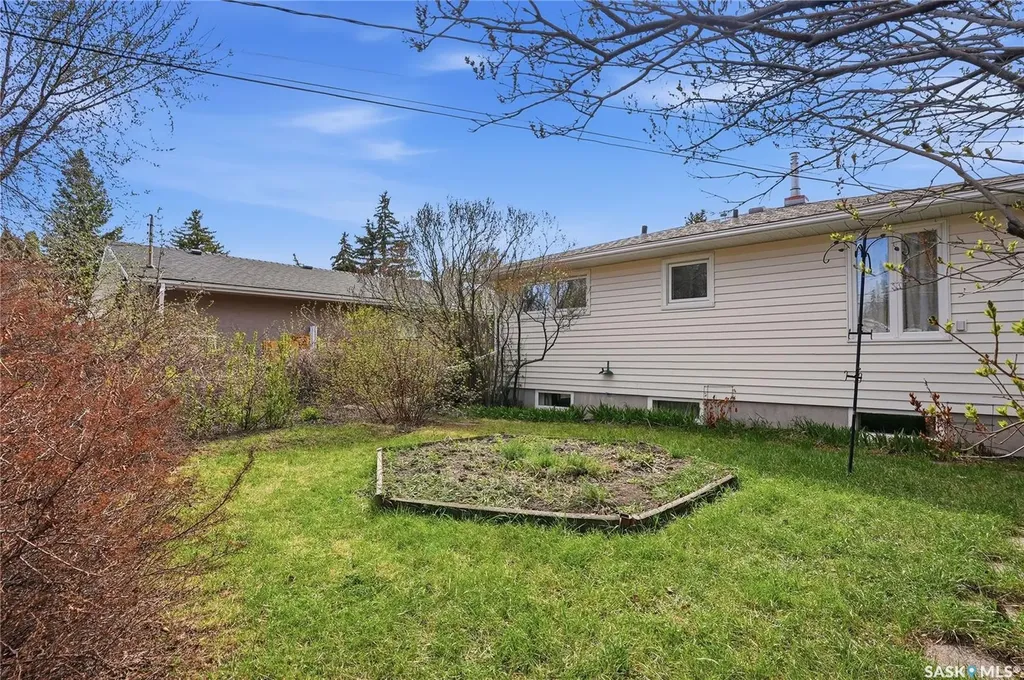 517 Copland Crescent Saskatoon SK S7H 2Z4