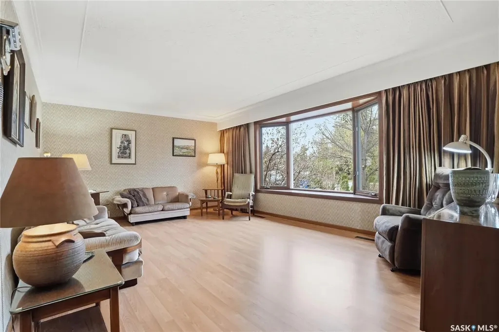 517 Copland Crescent Saskatoon SK S7H 2Z4