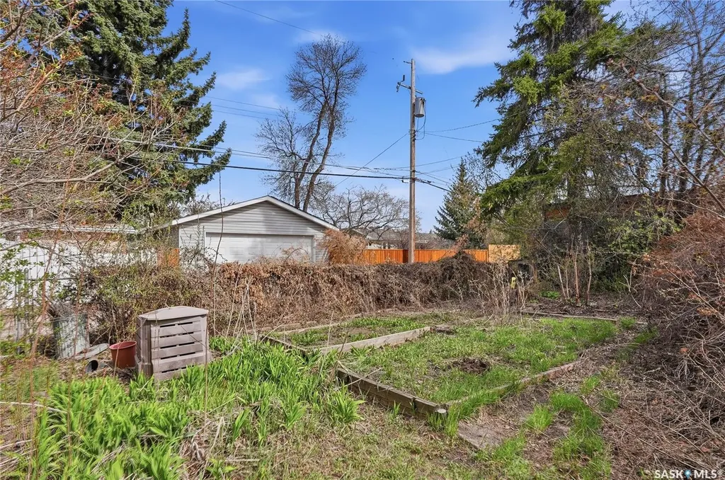 517 Copland Crescent Saskatoon SK S7H 2Z4