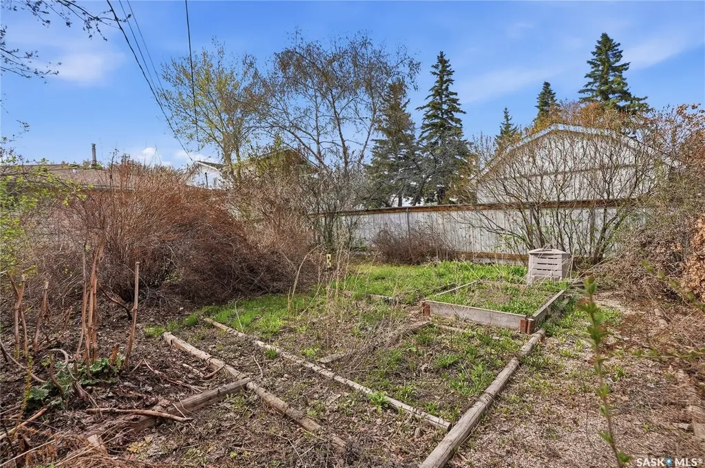 517 Copland Crescent Saskatoon SK S7H 2Z4