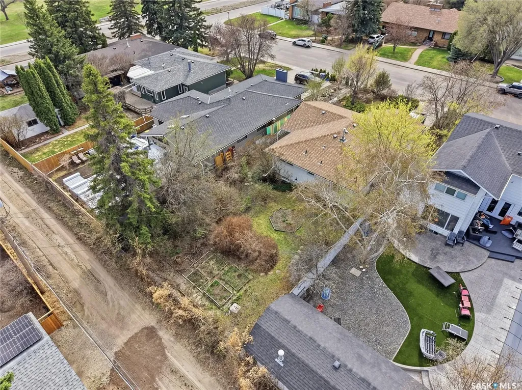 517 Copland Crescent Saskatoon SK S7H 2Z4