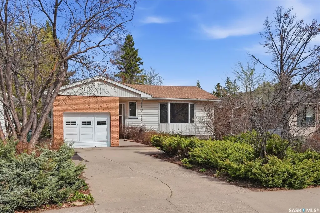 517 Copland Crescent Saskatoon SK S7H 2Z4