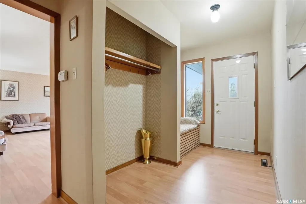 517 Copland Crescent Saskatoon SK S7H 2Z4