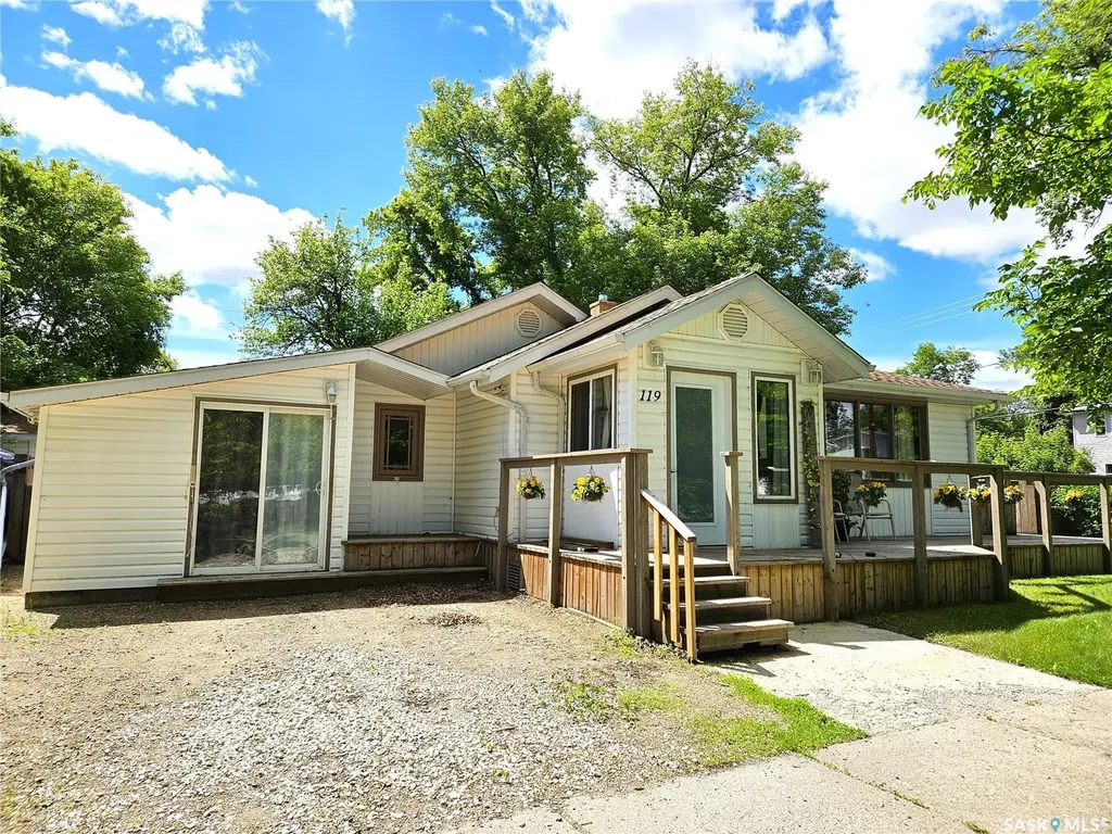 119 Alexander Avenue Canora SK S0A 0L0