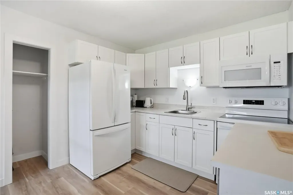 42 Spence Street Regina SK S4S 4H4