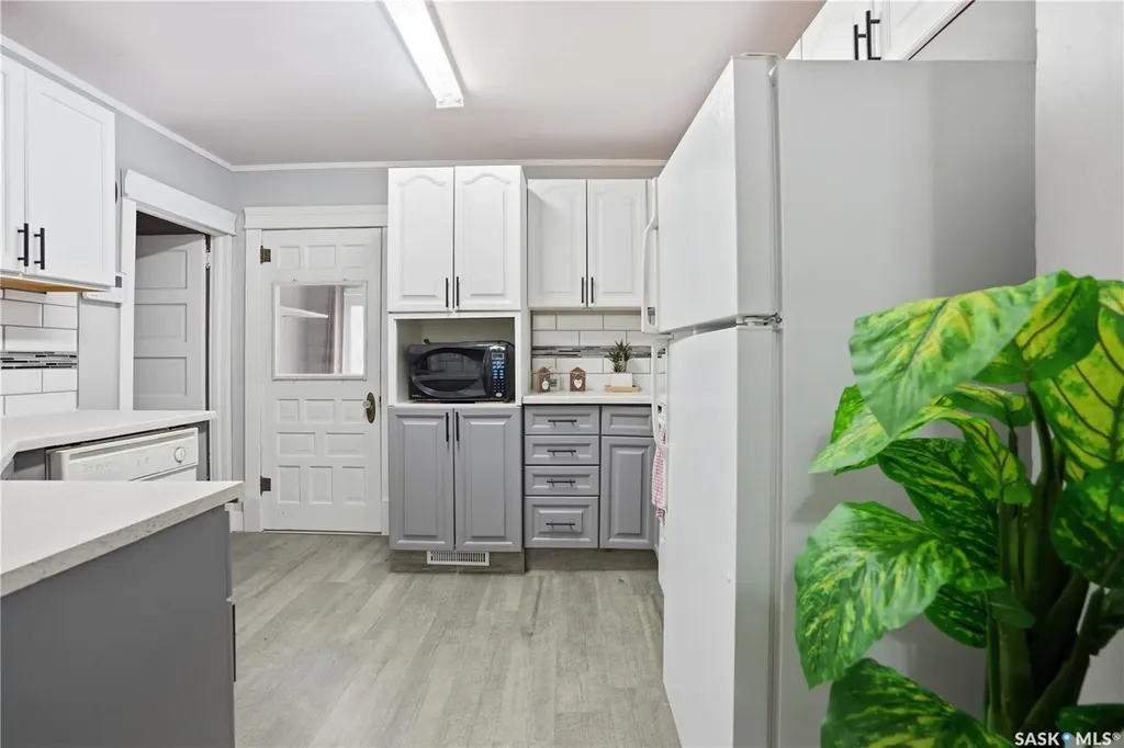 1150 3rd Avenue NE Moose Jaw SK S6H 1G1