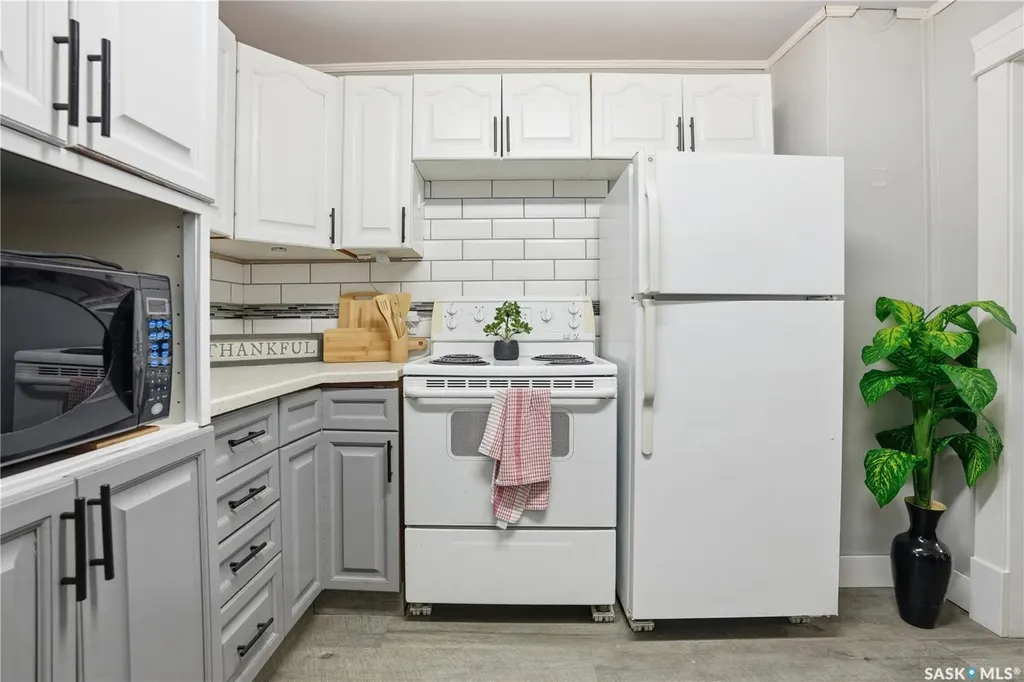 1150 3rd Avenue NE Moose Jaw SK S6H 1G1