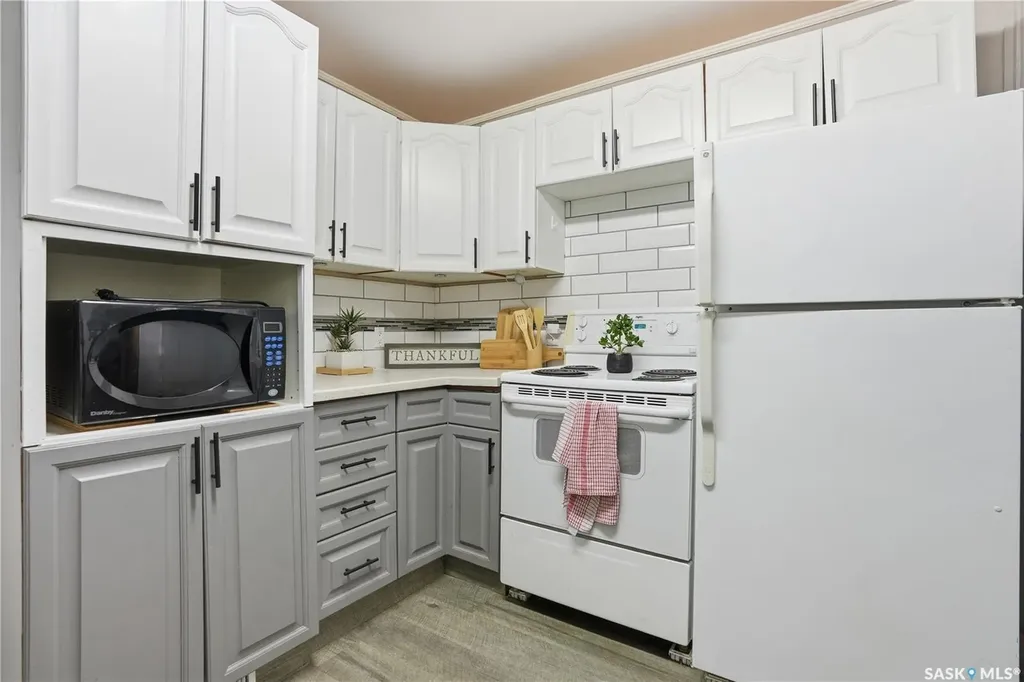 1150 3rd Avenue NE Moose Jaw SK S6H 1G1