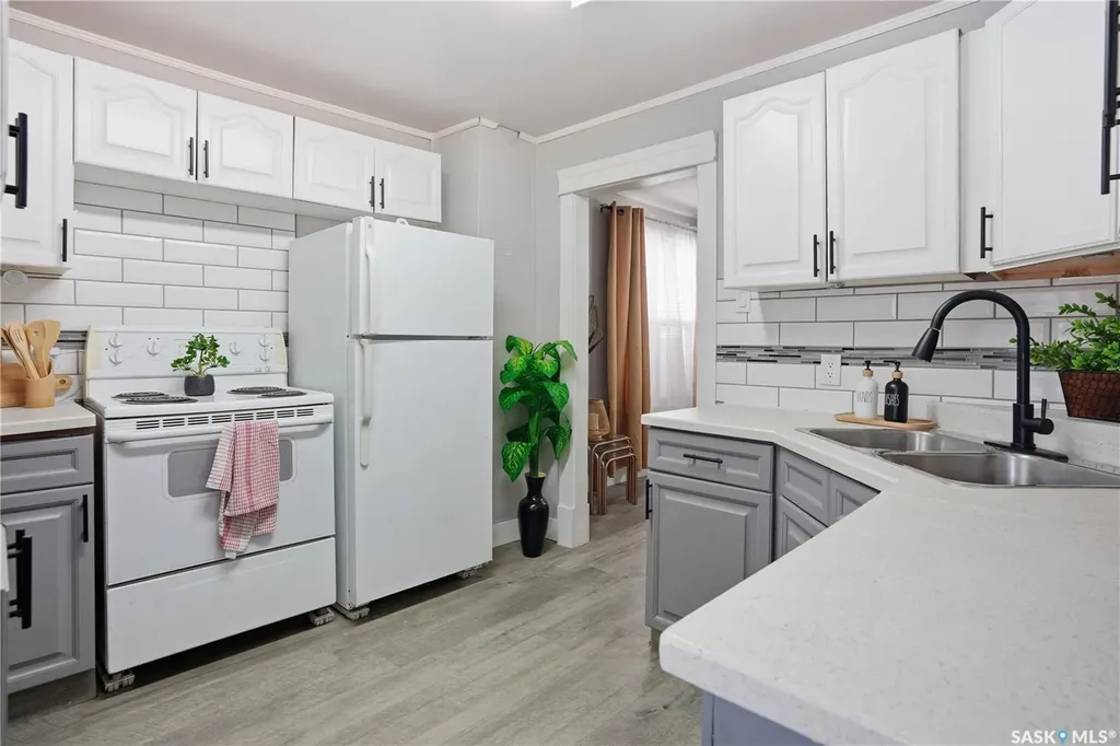 1150 3rd Avenue NE Moose Jaw SK S6H 1G1