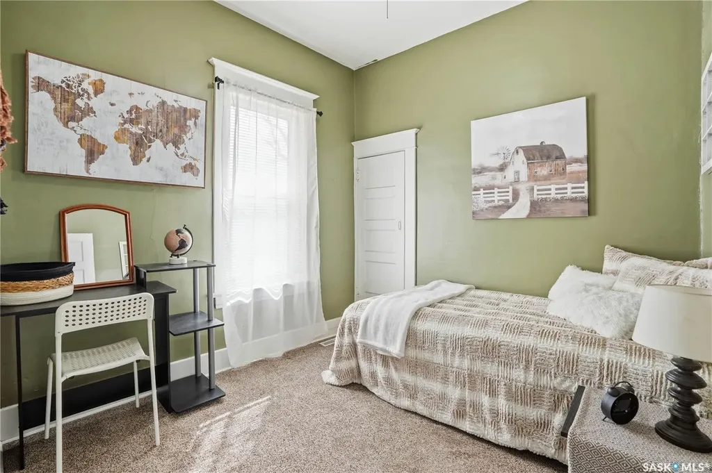 1150 3rd Avenue NE Moose Jaw SK S6H 1G1