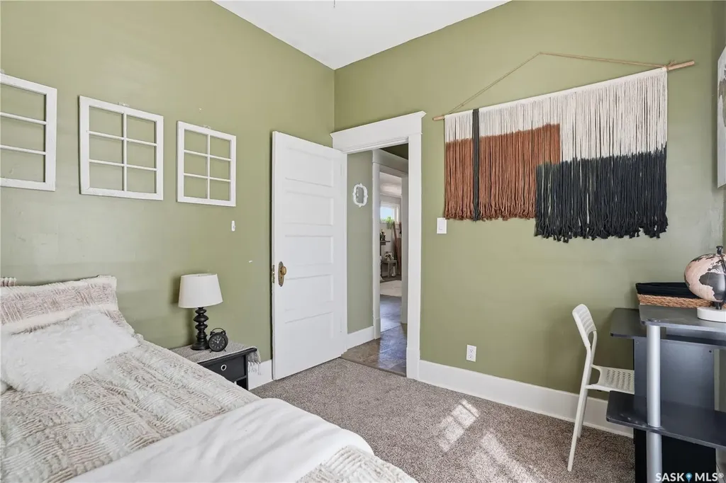 1150 3rd Avenue NE Moose Jaw SK S6H 1G1