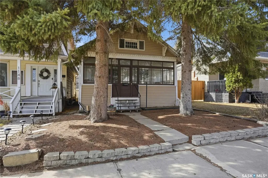 1150 3rd Avenue NE Moose Jaw SK S6H 1G1