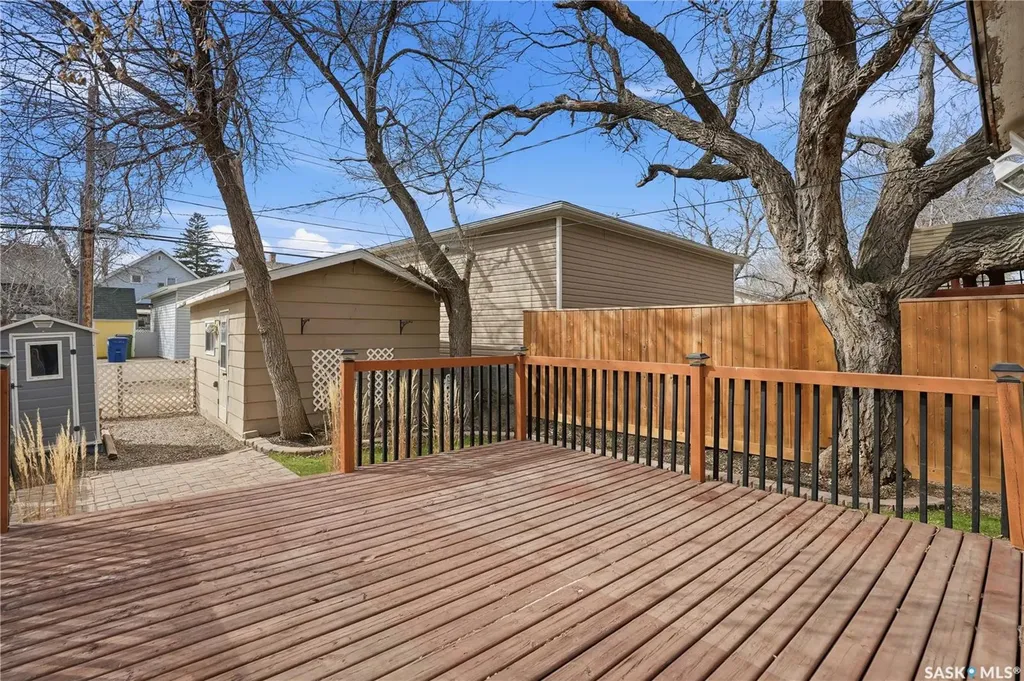 1150 3rd Avenue NE Moose Jaw SK S6H 1G1