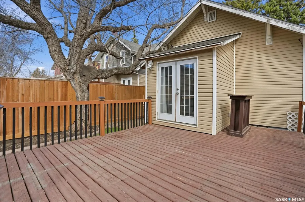 1150 3rd Avenue NE Moose Jaw SK S6H 1G1