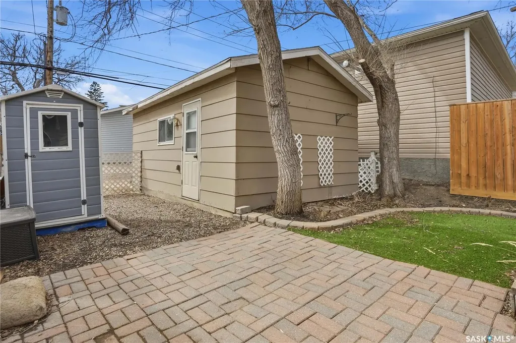 1150 3rd Avenue NE Moose Jaw SK S6H 1G1
