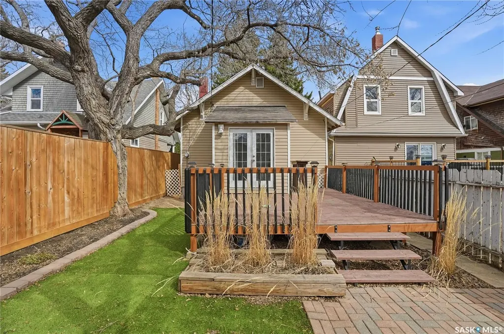 1150 3rd Avenue NE Moose Jaw SK S6H 1G1